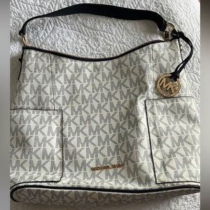 Michael Kors Purse. Brand new with tags and never used.